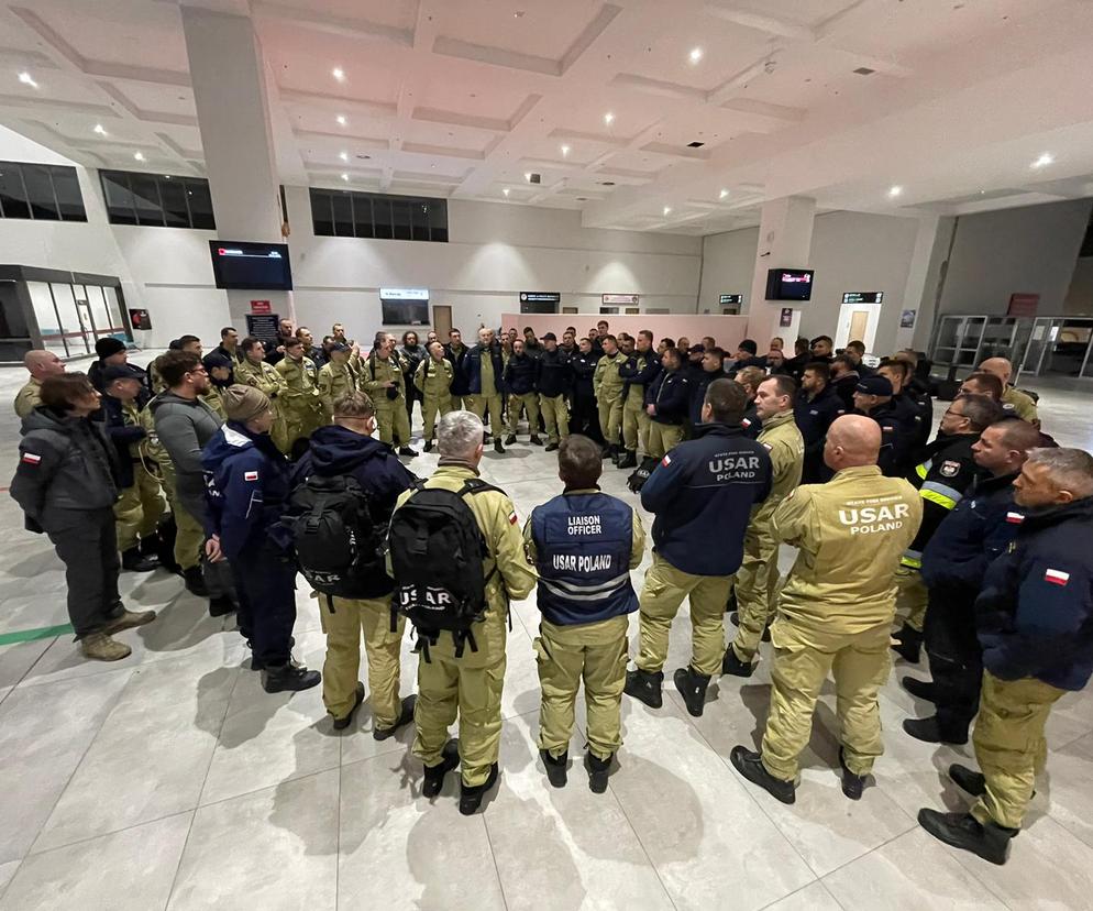 Polscy strażacy w Turcji. największym zagrożeniem dla ratowników są wtórne wstrząsy