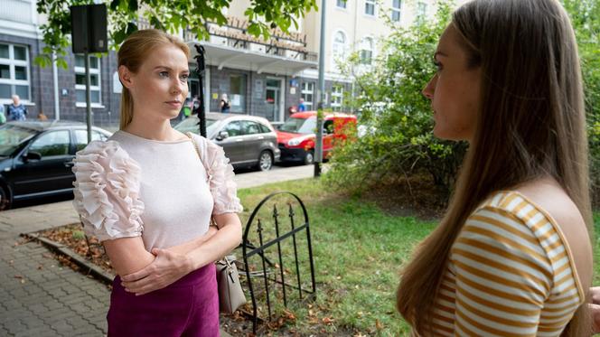 Barwy szczęścia, odc. 2369: Dominika (Karolina Chapko), Renata (Anna Mrozowska) 