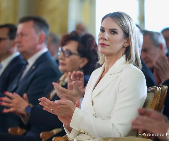 Marta Nawrocka pozuje z córką, nie wszystkim się to podoba
