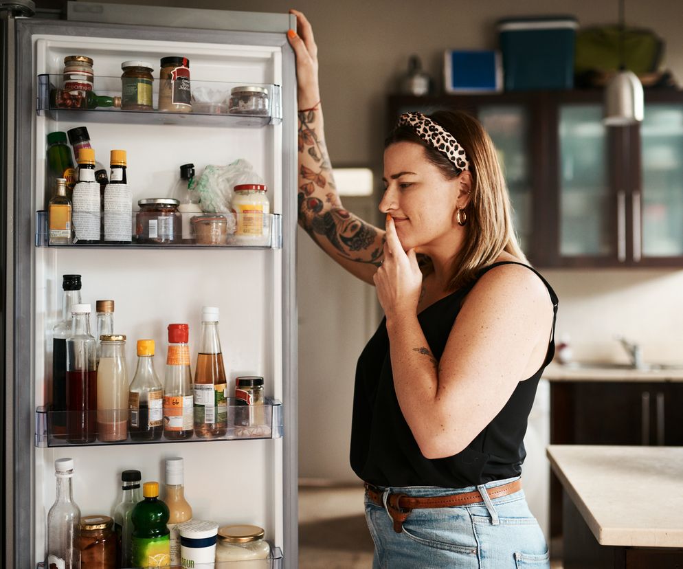 Żywność po terminie. Które produkty można jeść, a których lepiej nie ryzykować?