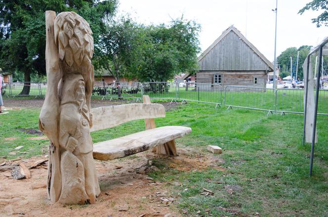 Te ławki robią wrażenie! Nowa atrakcja w Węgorzewie [ZDJĘCIA]