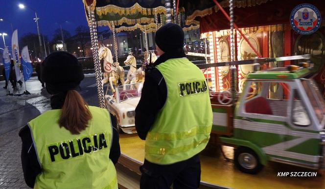 Policja na Jarmarku Bożonarodzeniowym w Szczecinie