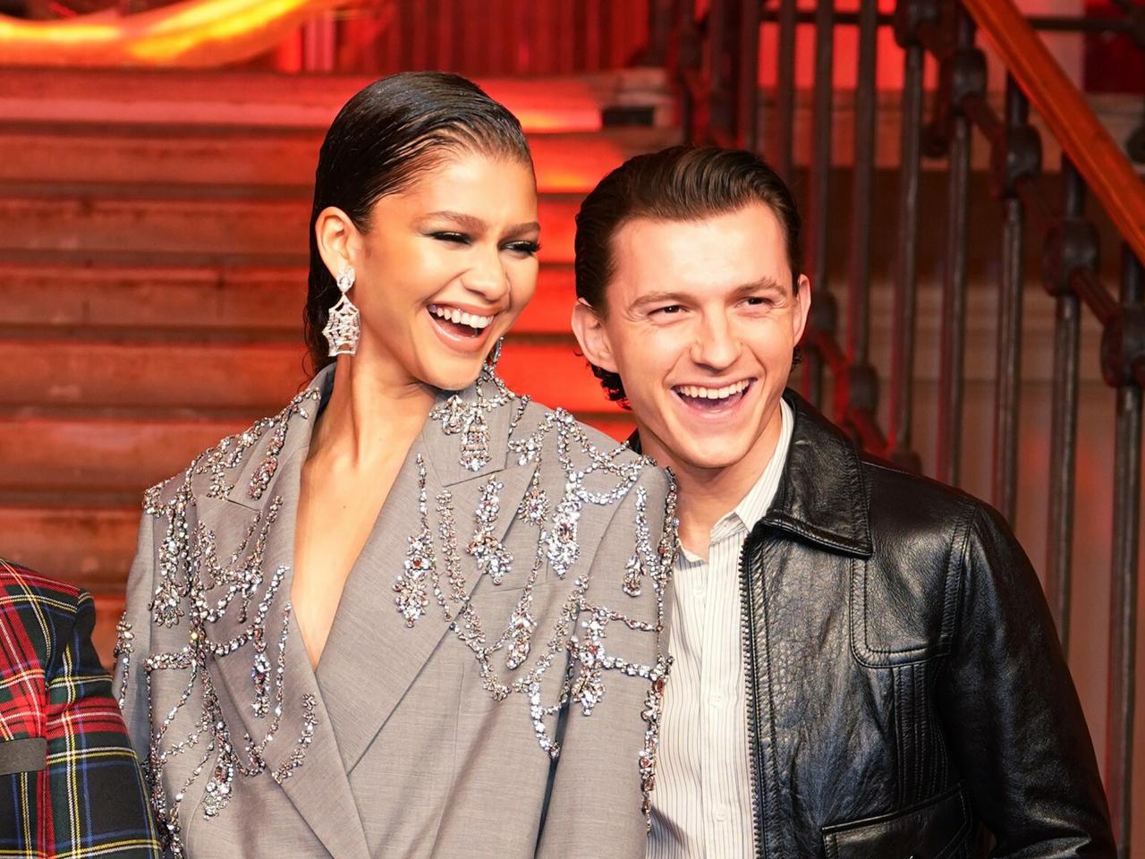 Zendaya i Tom Holland ZARĘCZENI? Gwiazda pokazała pierścionek z diamentem!