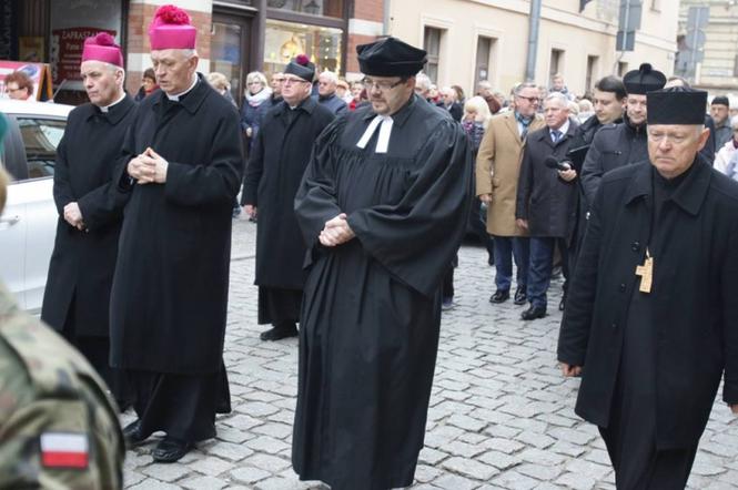Biskup Andrzej Suski wydał oświadczenie po filmie Tylko nie mów nikomu