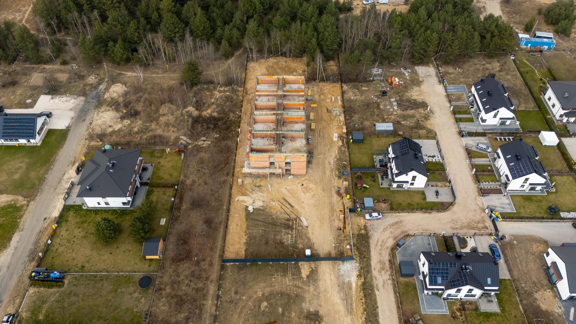 Kontrowersyjna budowa domu jednorodzinnego w Wieliszewie