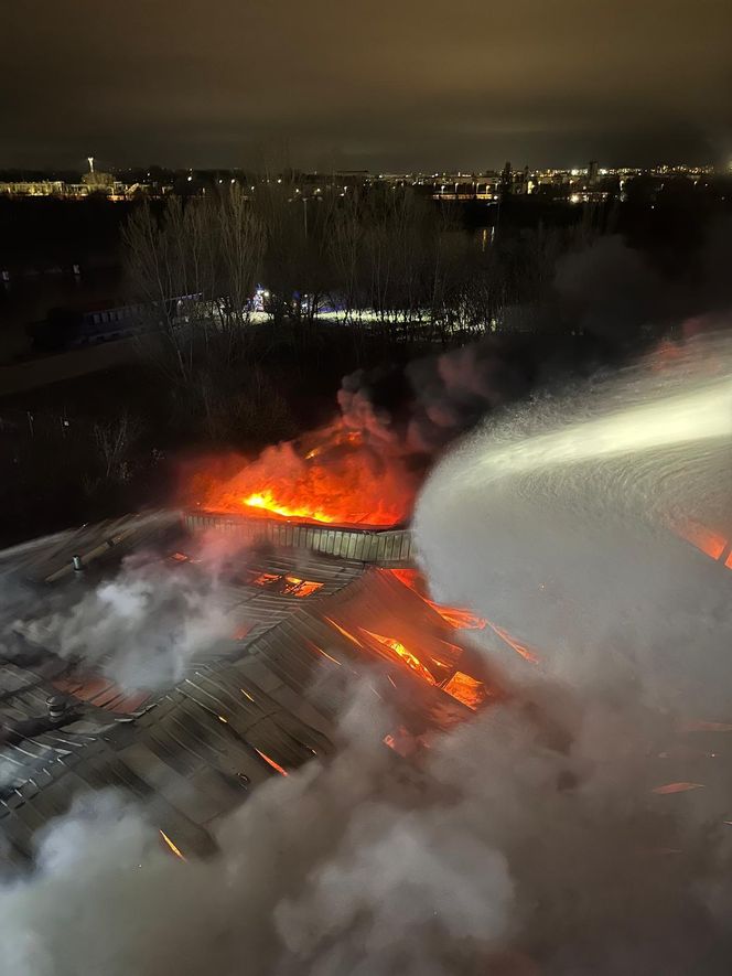 Warszawa. Pożar hali przy ul. Modlińskiej 16