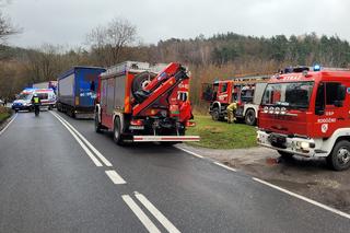 Koszmarny wypadek na DK 16 pod Grudziądzem! Kobieta była uwięziona w aucie [ZDJĘCIA]