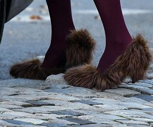 Monika Olejnik w butach wiewiórkach