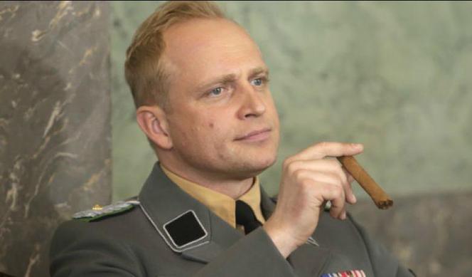 Czas honoru 7 sezon. Lars Rainer (Piotr Adamczyk)