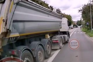 Szaleńczy rajd ciężarówki w Oławie. Internauci w szoku  [WIDEO]