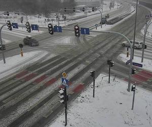 Zima nie odpuszcza. Trudne warunki na łódzkich drogach