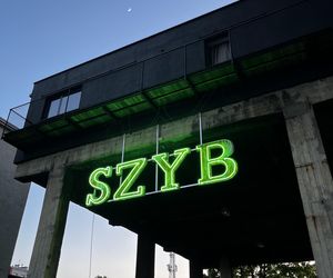 Neon Szyb na Bolko Loft w Bytomiu