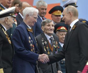 Defilady na Placu Czerwonym w Dniu Zwycięstwa.