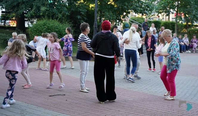 Potańcówka pod chmurką