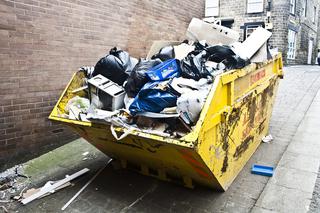 Warszawa utonie w śmieciach? Wciąż nie wybrano firmy odpowiedzialnej za wywóz odpadów [AUDIO]