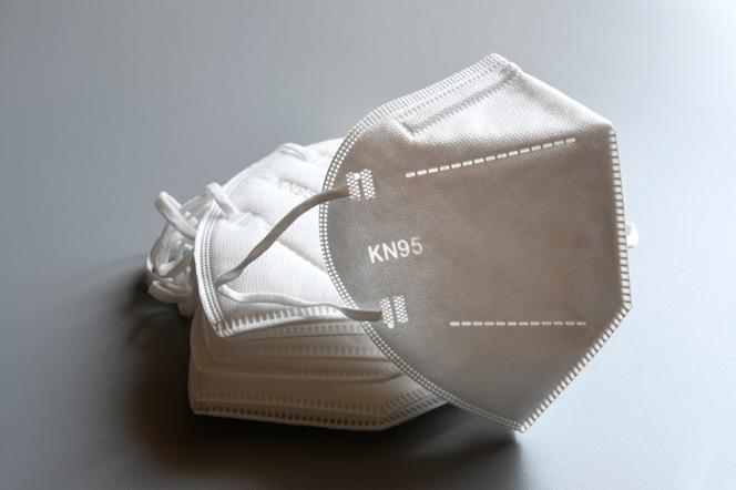 Maska KN95 - wygląd, skuteczność, cena