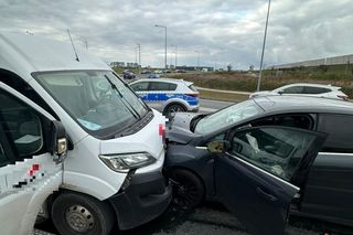 Czołowe zderzenie w Święciechowie. Jedna osoba zabrana do szpitala
