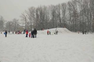 Górka saneczkowa w parku Maćka i Doroty w Krakowie
