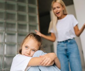Dawniej rodzice skupiali się na tym, co zrobiliśmy źle? Ekspertka wspomina dzieciństwo i pokazuje błąd swojej mamy