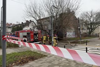 Pożar pustostanu na Targówku. Jedna osoba poszkodowana