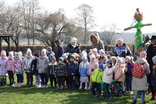 Na podzamczu w Liwie dzieci puszczały latawce