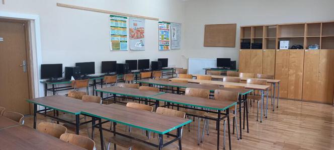 Inwestycje w Zespole Szkół w Lubawie. Sala informatyczna i bus