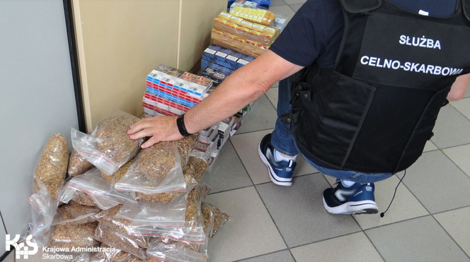 Na bazarze sprzedawał nielegalny towar. Wpadł podczas kontroli [ZDJĘCIA]