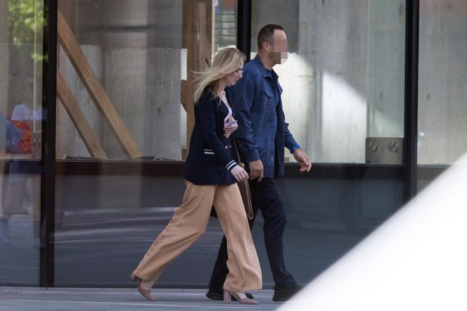 Kinga Duda miesiąc po ślubie rozkwita! Przyłapaliśmy młodą mężatkę. Nie była sama