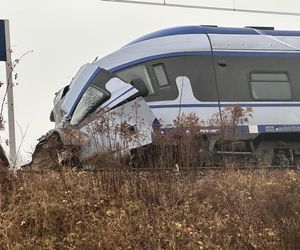 Zderzenie pociągu z ciężarówką. Skład PKP Intercity się wykoleił. Trwa akcja ratunkowa