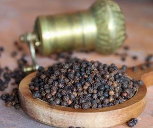 Najpopularniejsza przyprawa na świecie nie dla każdego. Kto nie może jeść pierzu?