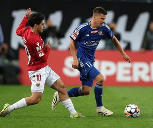 Wisła Kraków - Miedź Legnica NA ŻYWO: Złamany piszczel wiślaka, a Miedź wciąż prowadzi po golu Kostki!