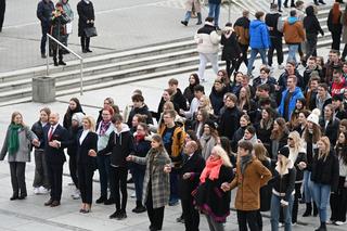 Maturzyści w Rudzie Śląskiej zatańczyli poloneza na rynku