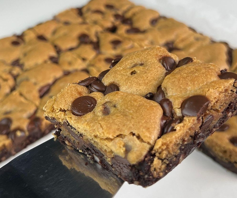 Proste ciasto czekoladowe w 10 minut. W roli głównej tabliczka czekolady