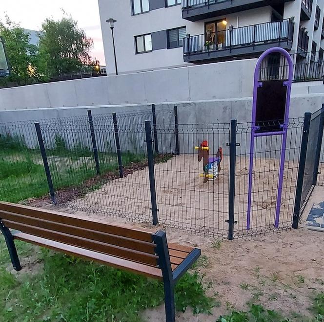 Plac zabaw przy ul. Ptasiej w Poznaniu 