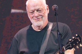 David Gilmour wspomina, jak kiedyś został... porażony prądem na scenie. Przeleciałem nad zestawem perkusyjnym