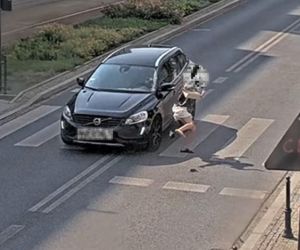  Łódź. Kobieta potrącona na przejściu. Patrzyła nie na drogę, tylko w telefon [ZDJĘCIA]