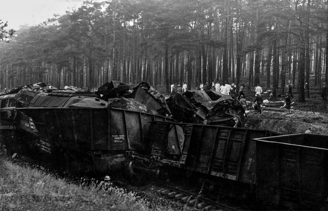 Archiwalne zdjęcia katastrofy kolejowej pomiędzy Brzozą Toruńską i Otłoczynem