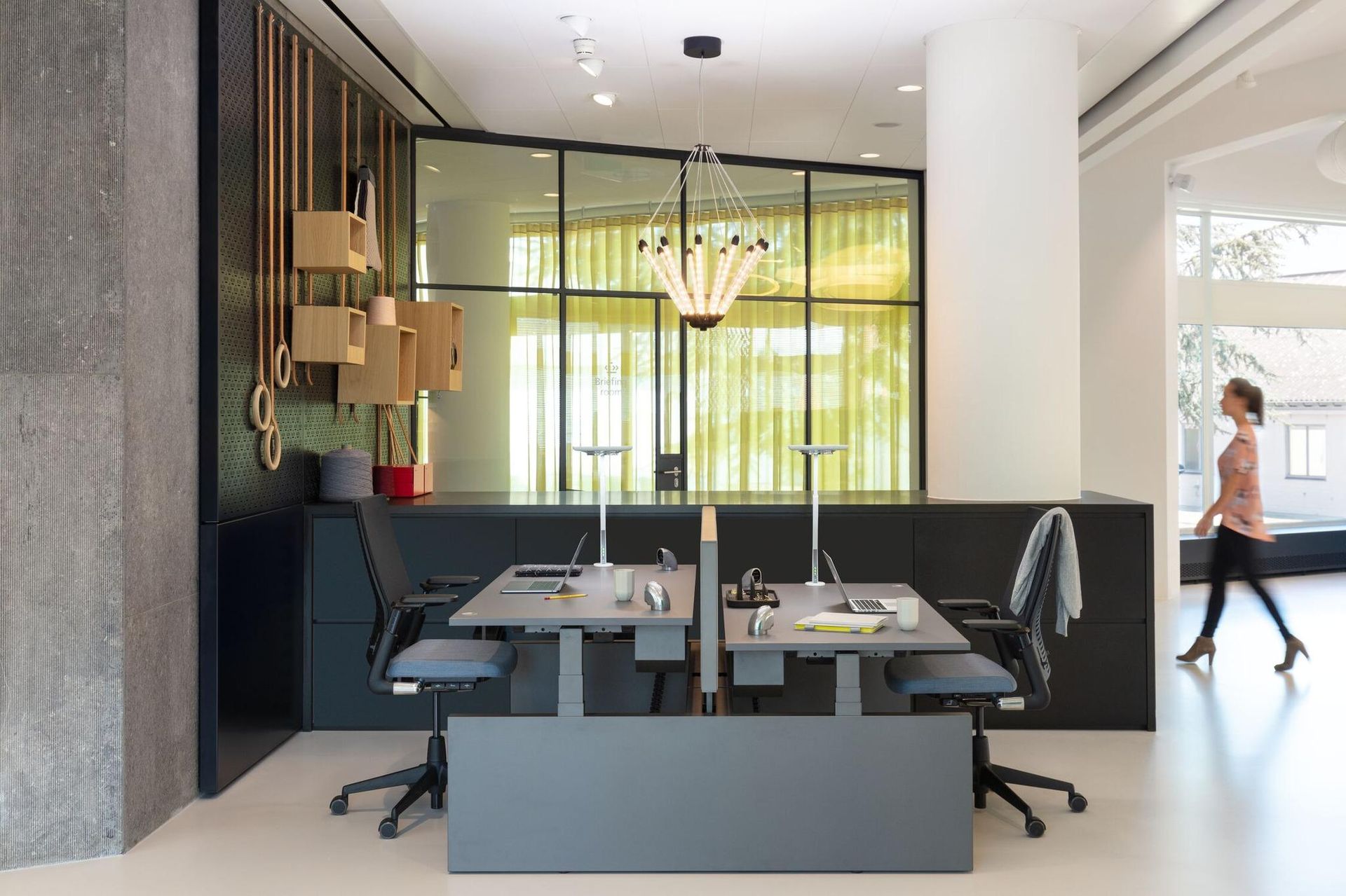 Meble i rozwiązania biurowe Ahrend