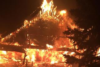 Ogromny pożar domu na Podlasiu. Strażacy weszli do środka [ZDJĘCIA]