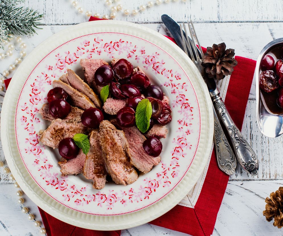 Indyk w żurawinie z cebulą i pietruszką: przepis na świąteczny obiad