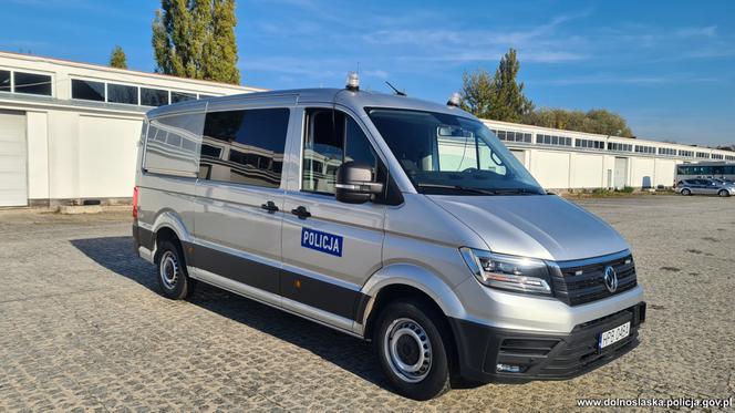 Volkswagen Crafter przeznaczony do przewozu osób zatrzymanych