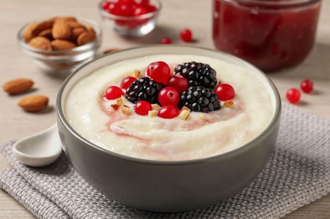 kasza manna orkiszowa na mleku na śniadanie