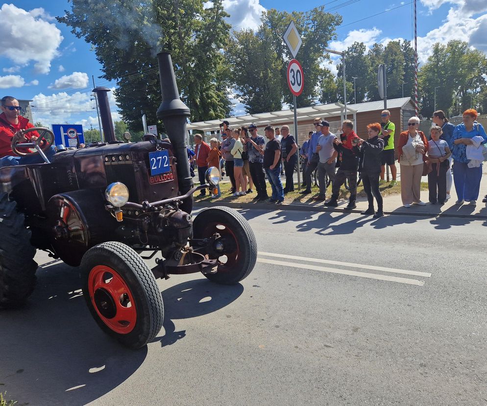 XXIII Międzynarodowy Festiwal Starych Ciągników i Maszyn Rolniczych im. Jerzego Samelczaka. Zdjęcia z parady i terenu festiwalu