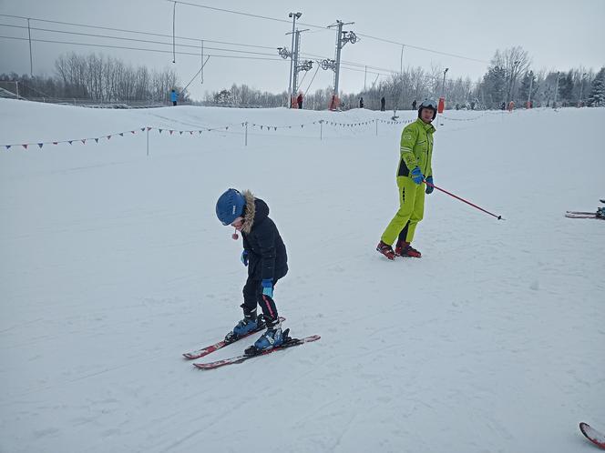 Karatecy ze Skarżyska na stoku narciarskim w Krajnie