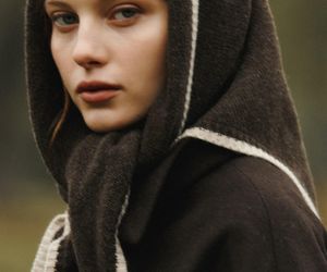 Jesienna podróż w świat mgły, liści i ciepłych warstw z NAGO