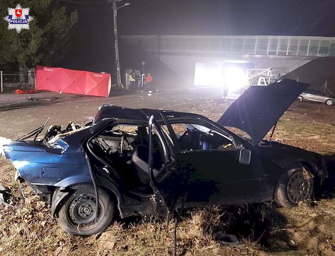 Wypadek w Słupsku. Rozbite BMW na ul. Deotymy. Auto wpadło na