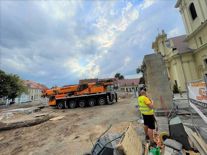 Pomnik na Rynku w Starym Fordonie zmienił lokalizację! Gdzie teraz stoi?