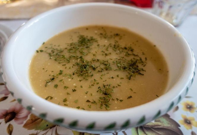 Siemieniotka - zupa z konopi, która zachwyca prostotą. To tradycyjny przysmak z Śląska, Małopolski i Wielkopolski