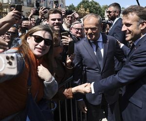 Tusk Macron