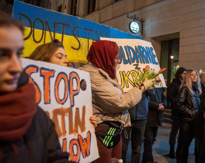 Łodzianie solidarni z Ukrainą. Tak wyglądała manifestacja na pl. Wolności